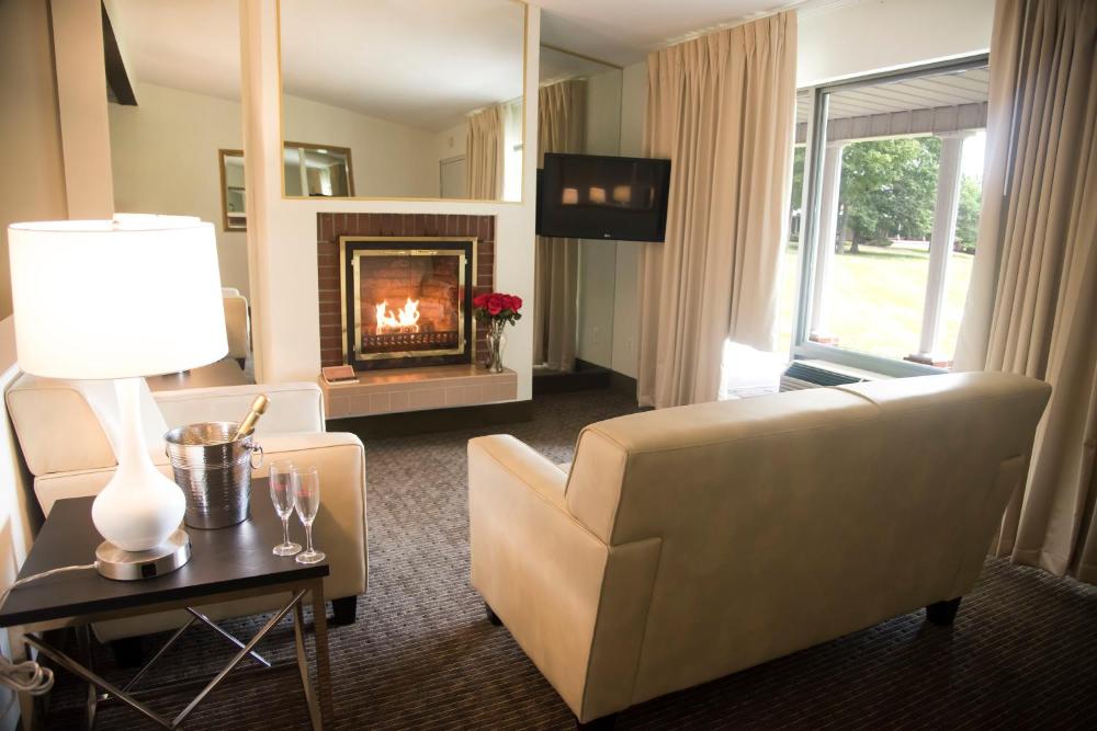Cove Harbor Suite interior